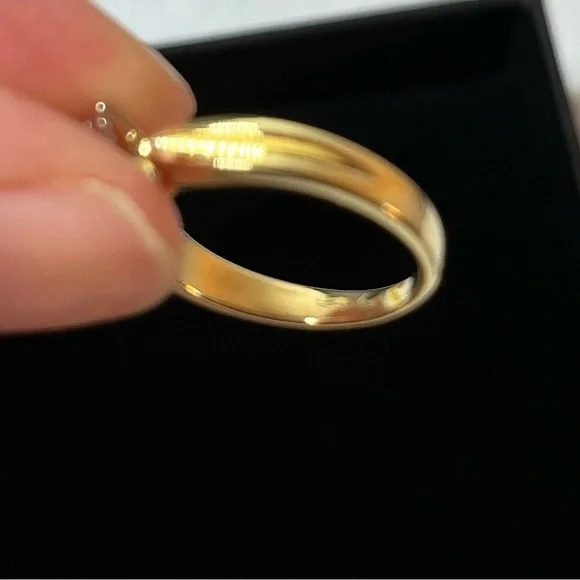 18k Gold Solitaire Diamond Ring. Diamond is .25ct S1 G; 3.5 grams. Size 4.5 - Picture 12 of 16